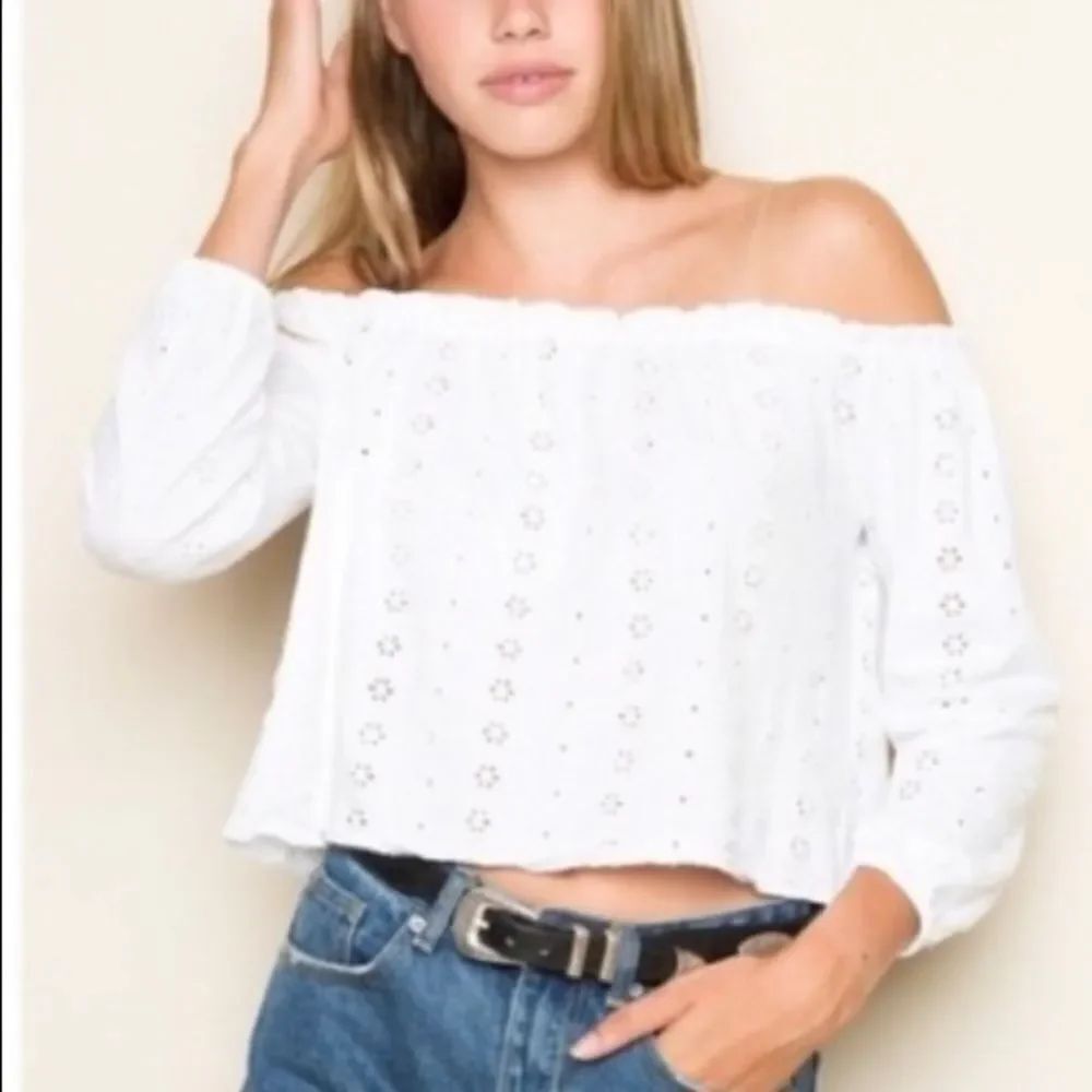 Brandy Melville Theia white eyelet off the shoulder cotton 3/4 sleeves top OS